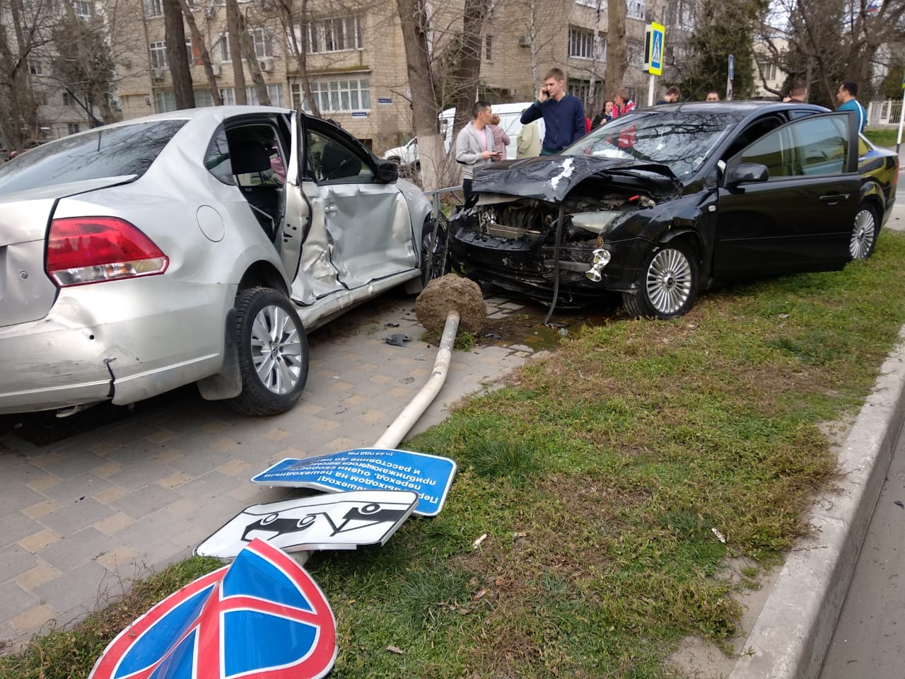 Стали известны подробности ДТП на ул. Шевченко в Анапе, в метре от детской  площадки